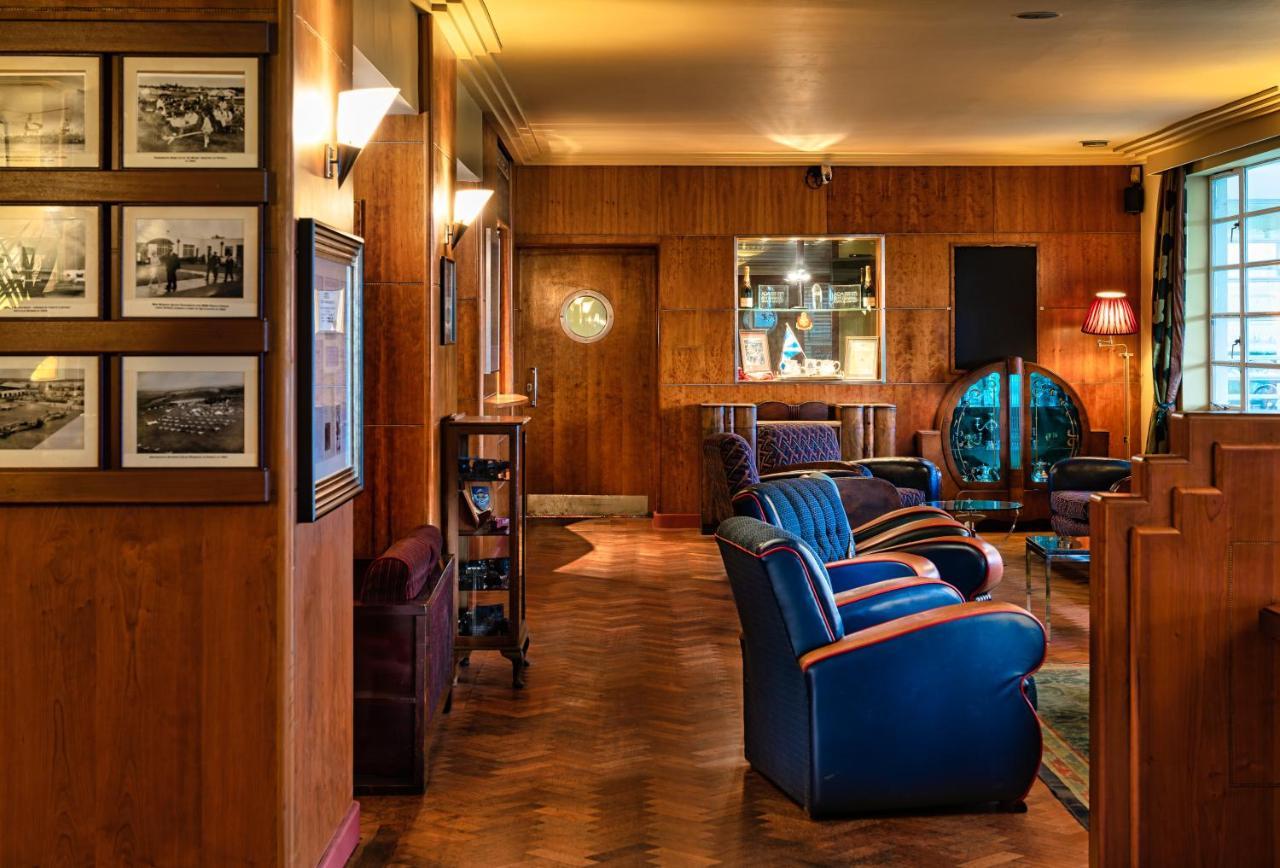 The Aviator Hotel Sywell Eksteriør bilde