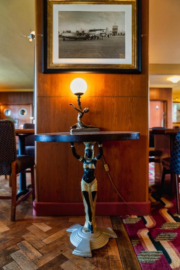 The Aviator Hotel Sywell Eksteriør bilde