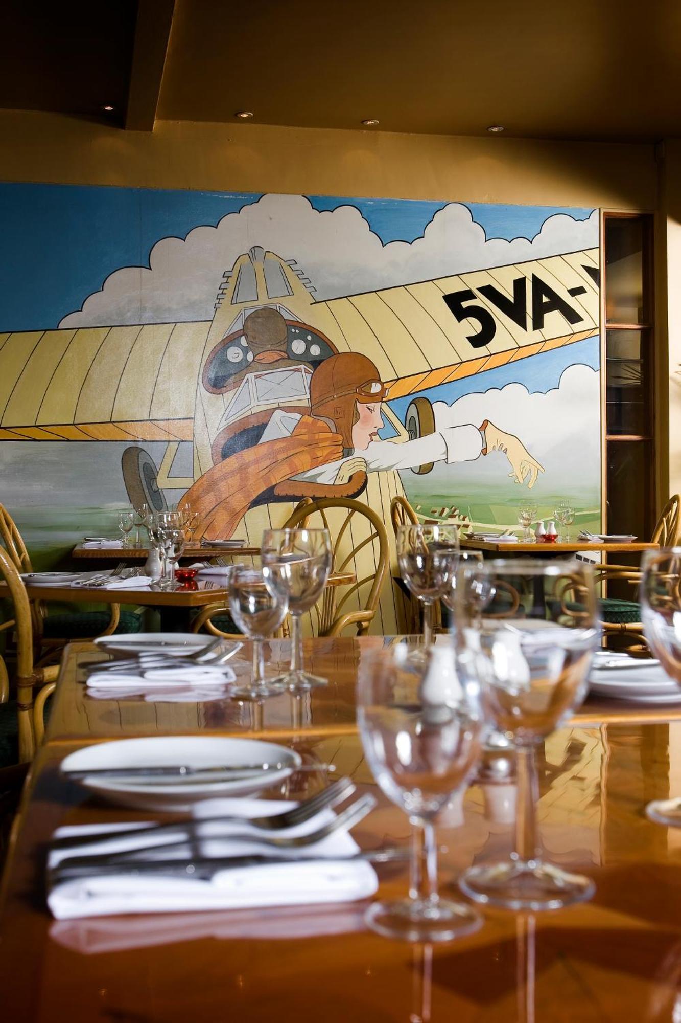 The Aviator Hotel Sywell Eksteriør bilde