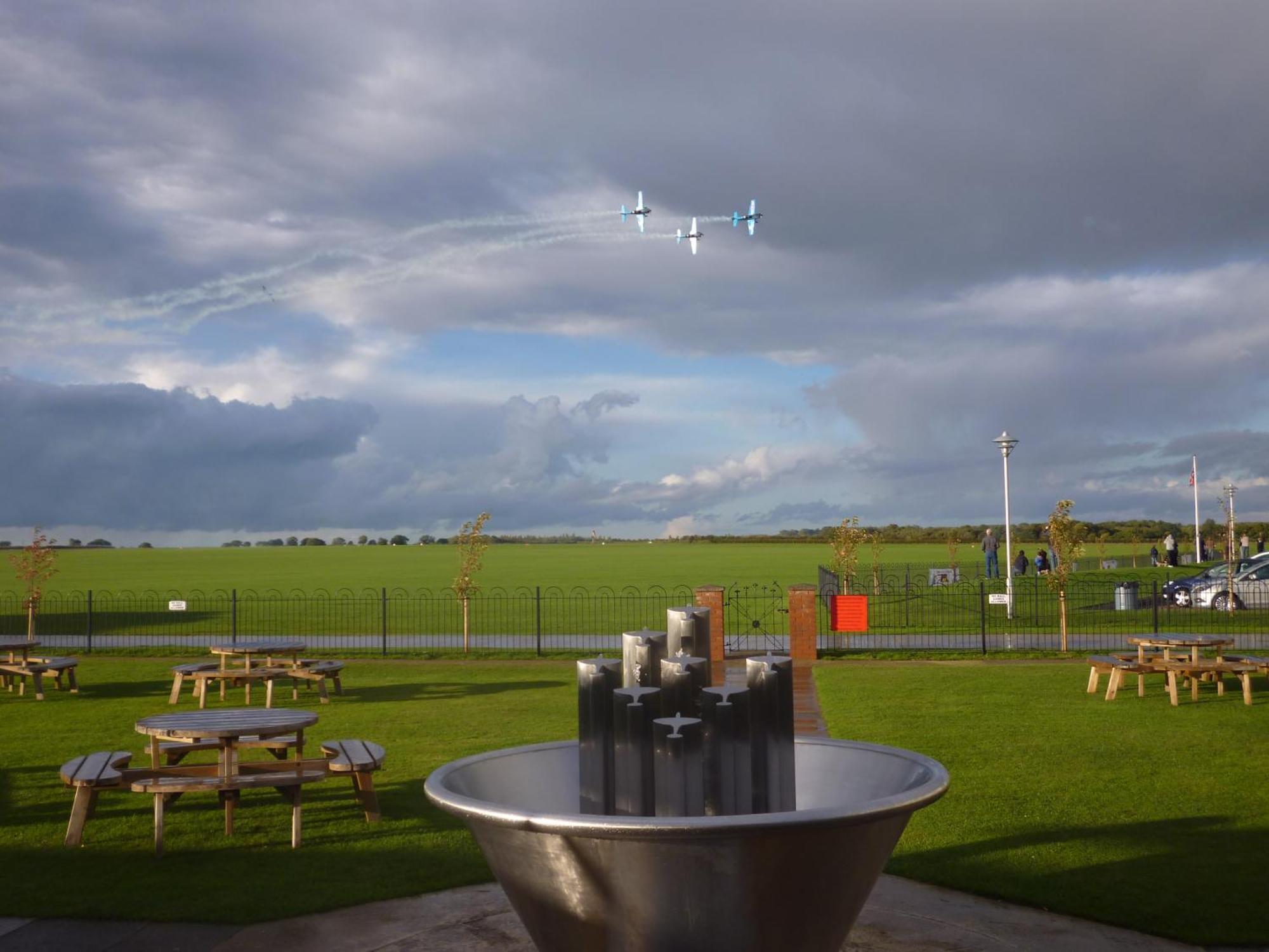 The Aviator Hotel Sywell Eksteriør bilde